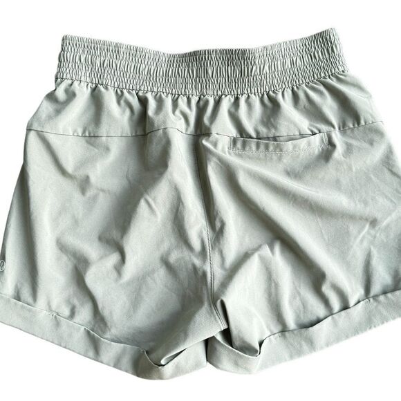 Lululemon Spring Break Away Short 3” in green - Picture 3 of 6